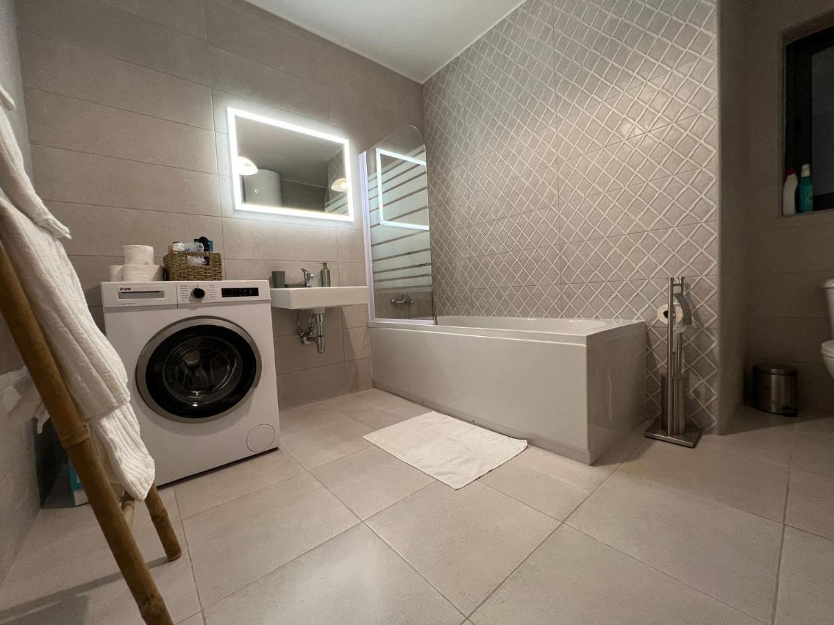 Brand New Apartment 2 Mins From Seafront 세인트폴스베이 외부 사진