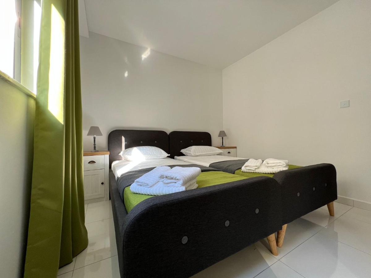 Brand New Apartment 2 Mins From Seafront 세인트폴스베이 외부 사진