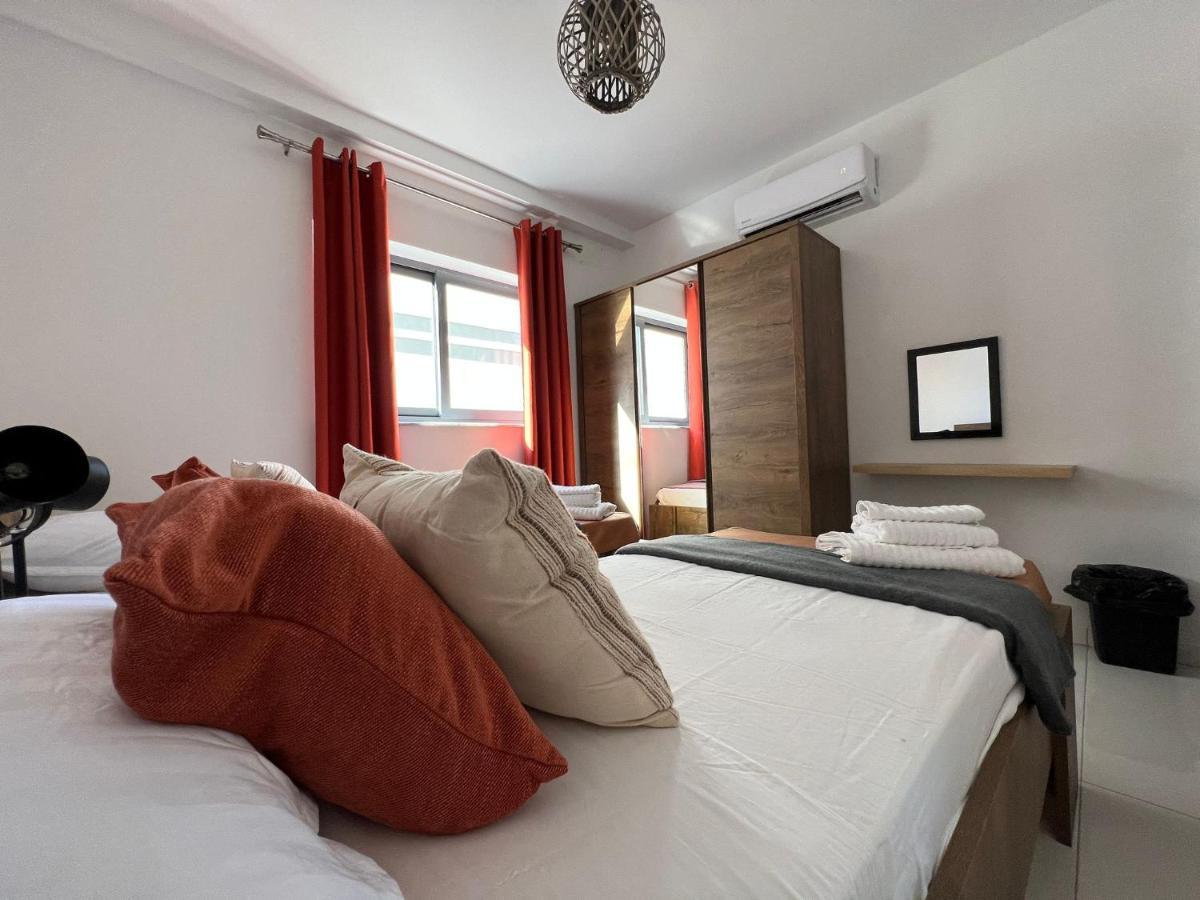 Brand New Apartment 2 Mins From Seafront 세인트폴스베이 외부 사진