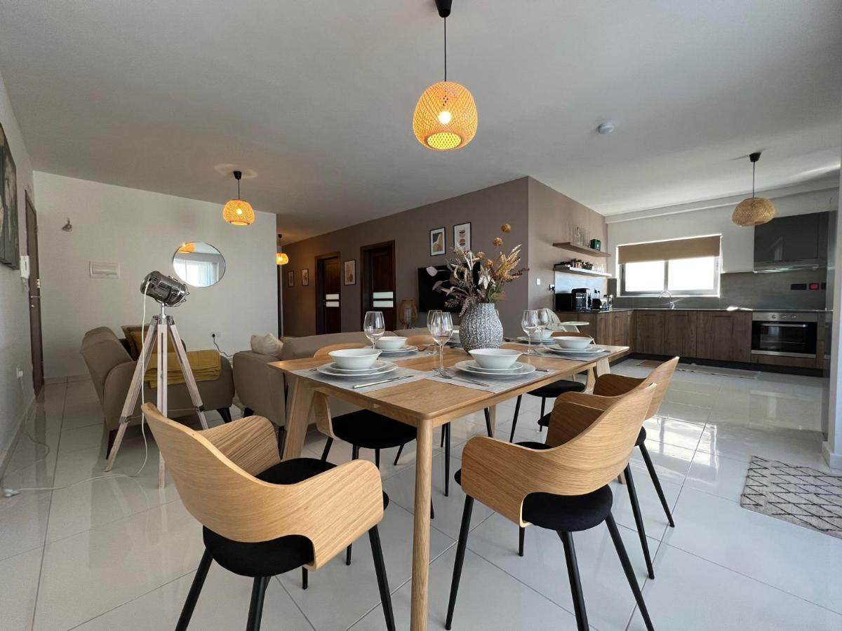 Brand New Apartment 2 Mins From Seafront 세인트폴스베이 외부 사진