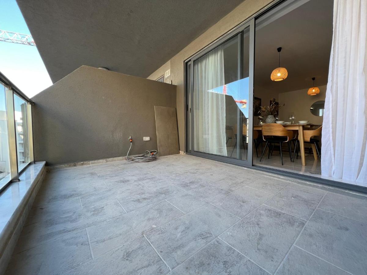 Brand New Apartment 2 Mins From Seafront 세인트폴스베이 외부 사진