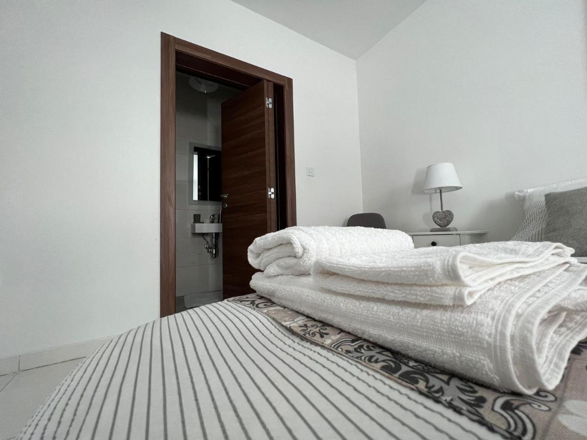 Brand New Apartment 2 Mins From Seafront 세인트폴스베이 외부 사진