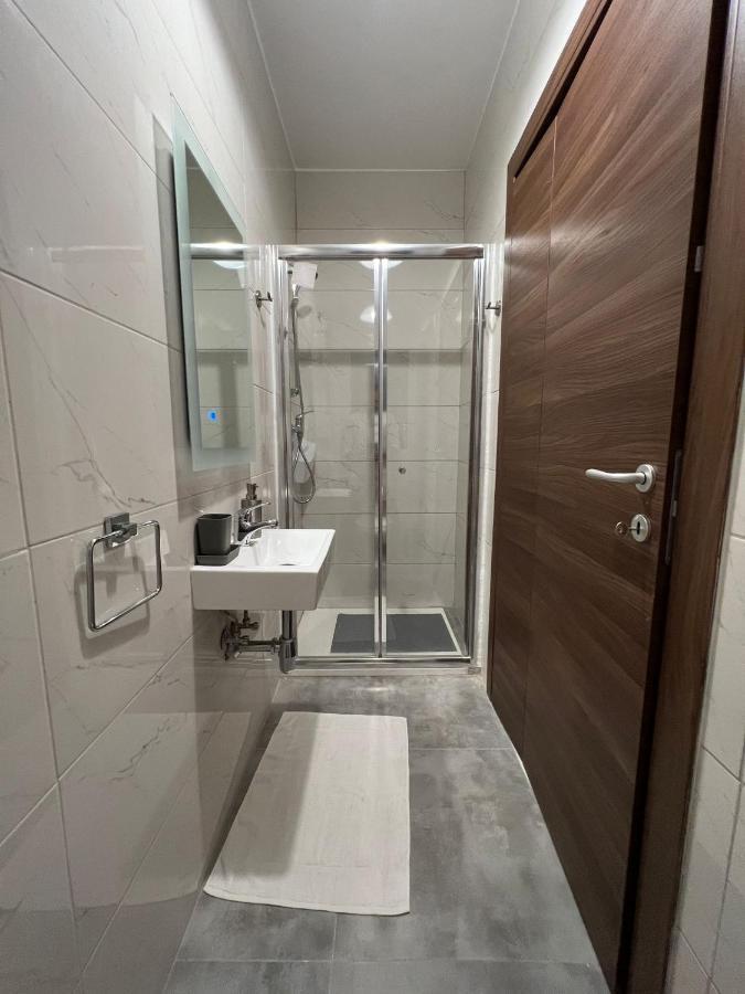 Brand New Apartment 2 Mins From Seafront 세인트폴스베이 외부 사진