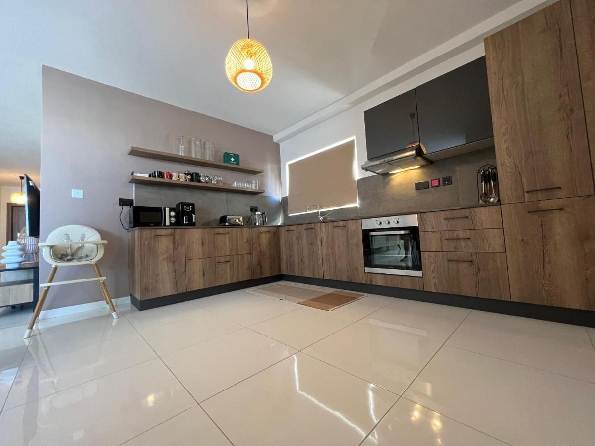 Brand New Apartment 2 Mins From Seafront 세인트폴스베이 외부 사진