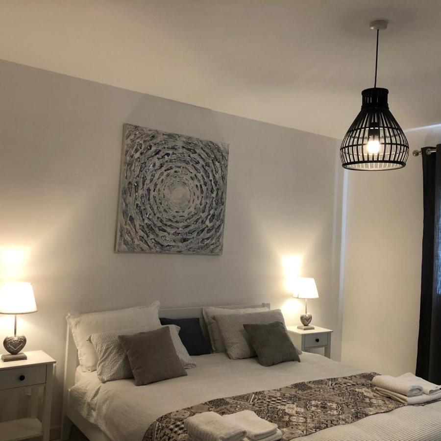 Brand New Apartment 2 Mins From Seafront 세인트폴스베이 외부 사진