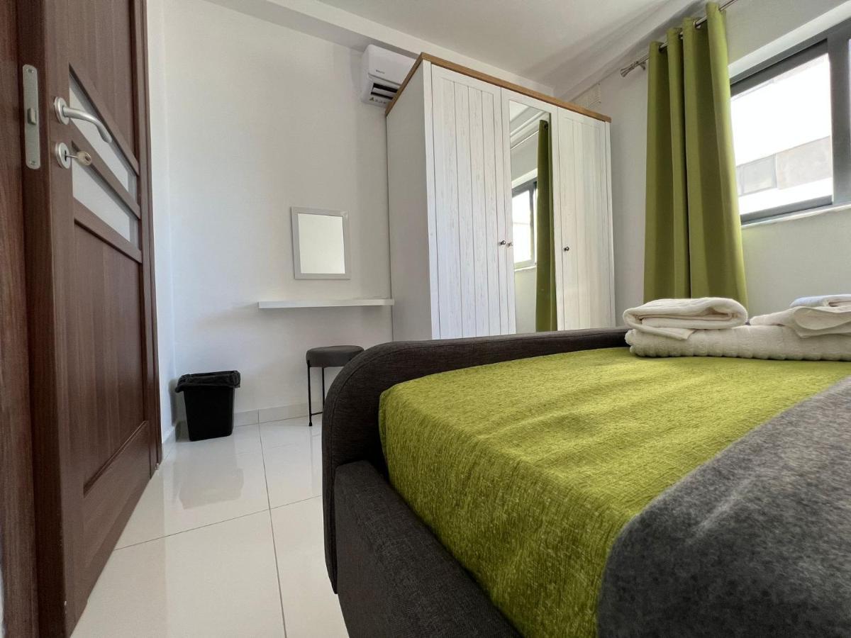 Brand New Apartment 2 Mins From Seafront 세인트폴스베이 외부 사진